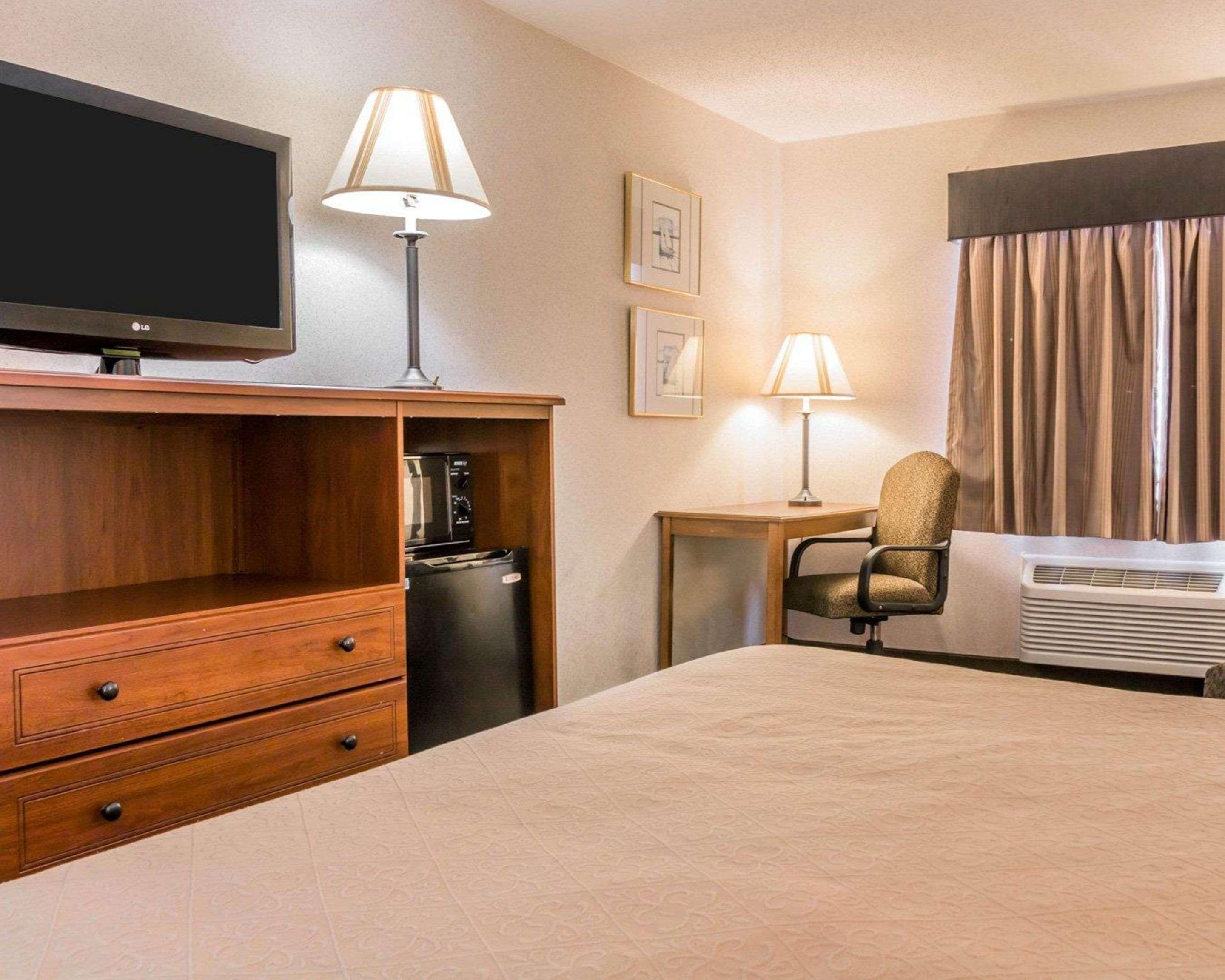Quality Inn Grand Rapids North Walker Exterior foto