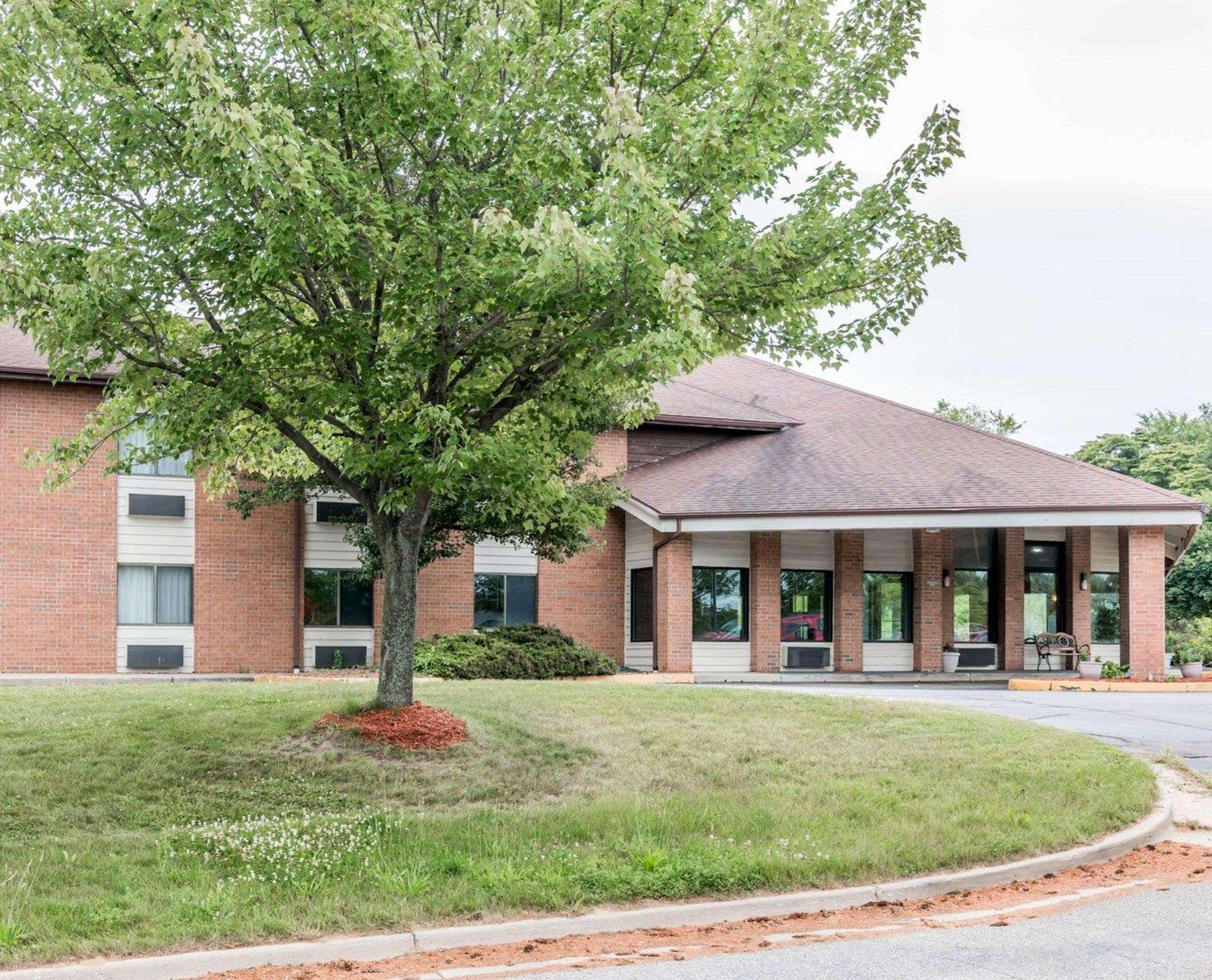 Quality Inn Grand Rapids North Walker Exterior foto