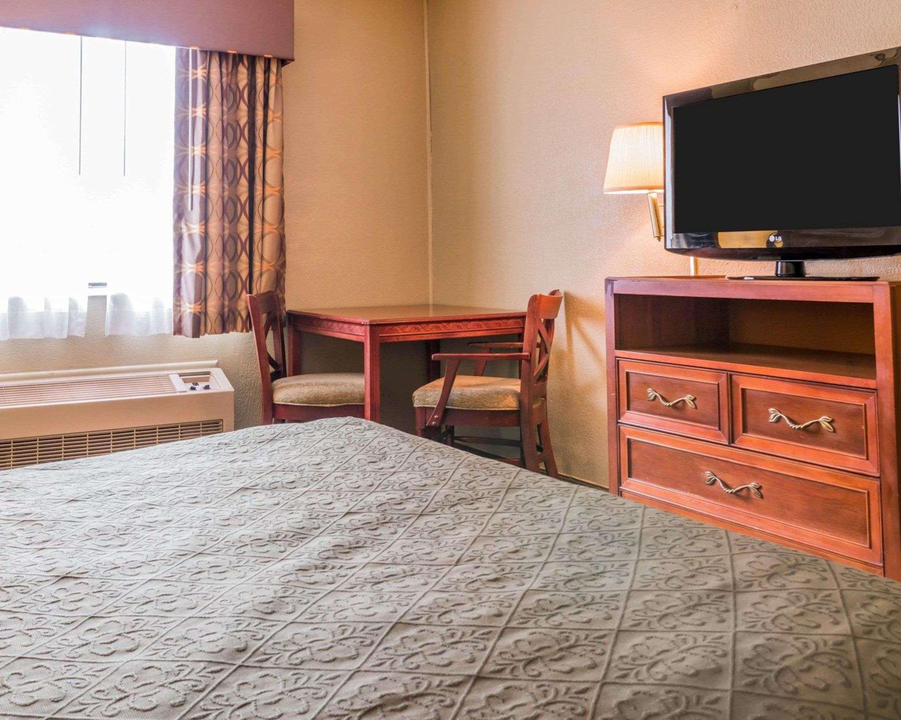 Quality Inn Grand Rapids North Walker Exterior foto
